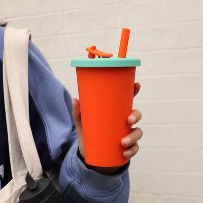 Tasse portative d'enfants de silicone de preuve chaude pour le jus 300ml 350ml de lait de thé