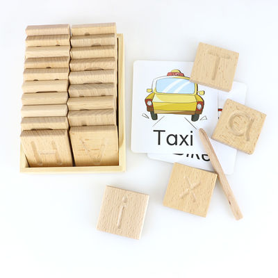 26 jouets en bois d'enfants de lettres d'alphabet éducatifs pour des étudiants d'enfants