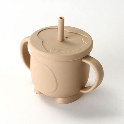 Une tasse de silicone durable avec une température de 220 degrés