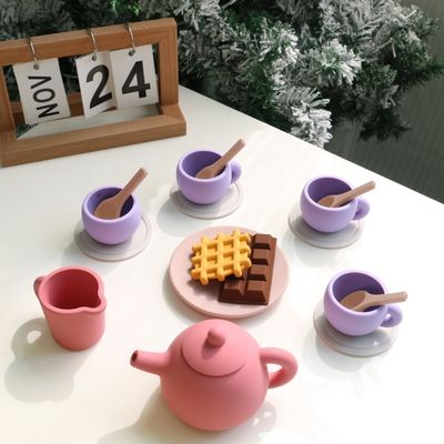 Derniers jouets pour enfants BPA Grade alimentaire gratuit 17 pièces Set Cuillère en silicone Cuillère côte Dessert Thé à thé Kit de jouets