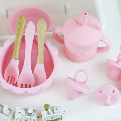 Le bébé en gros Geschirr a mené le produit de alimentation d'ensemble de vaisselle de bébé de silicone de plat de cuvette de cuillère de cuvette de cuillère de bavoir de silicone de sevrage