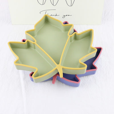 Forme colorée d'érable de plat d'aspiration divisée par silicone incassable