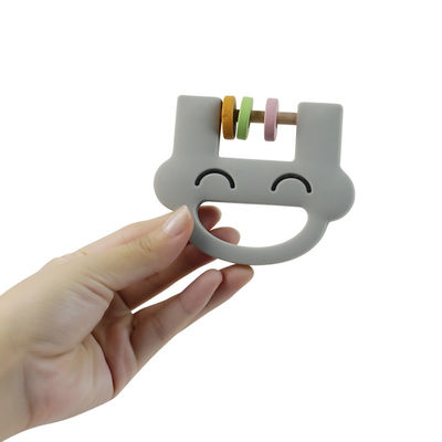 Le hochet mignon Teether de silicone de jouets d'enfants de silicone de visage de sourire avec adaptent l'ODM aux besoins du client d'OEM de logo