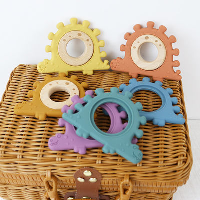 Bracelet en bois de jouets de couleur d'enfants multi de silicone pour le nourrisson