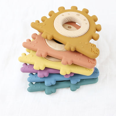 Bracelet en bois de jouets de couleur d'enfants multi de silicone pour le nourrisson