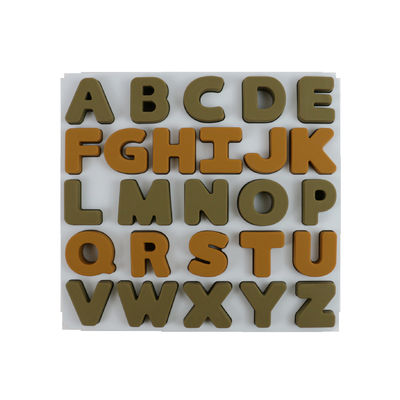 Puzzle de silicone d'enfants de catégorie comestible avec la forme d'alphabet de lettres