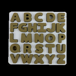 Puzzle de silicone d'enfants de catégorie comestible avec la forme d'alphabet de lettres