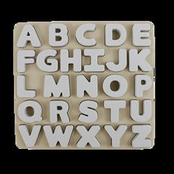 Puzzle de silicone d'enfants de catégorie comestible avec la forme d'alphabet de lettres