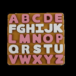 Puzzle de silicone d'enfants de catégorie comestible avec la forme d'alphabet de lettres