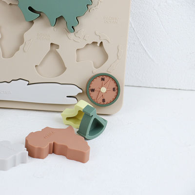 Puzzle personnalisé de bébé de carte du monde de silicone pour des enfants en bas âge Montessori éducatif