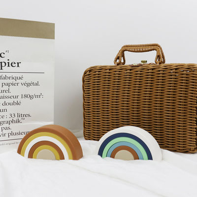 Le silicone mou adapté aux besoins du client joue l'arc-en-ciel empilant pour le bébé éducatif