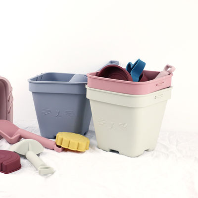 Les jouets unisexes de silicone de bébé, seau de plage de silicone ont placé avec adaptent le logo aux besoins du client