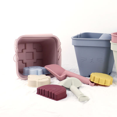 Les jouets unisexes de silicone de bébé, seau de plage de silicone ont placé avec adaptent le logo aux besoins du client