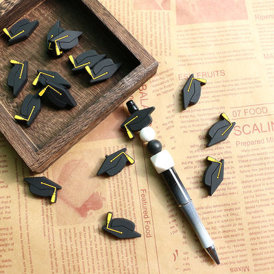 Perles focales adaptées aux besoins du client de silicone pour l'agrafe DIY de bracelet d'obtention du diplôme de stylos