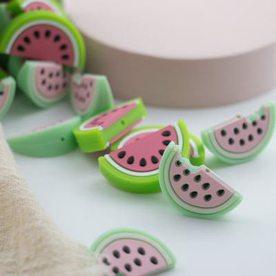 Le silicone formé par pastèque rouge perle le doux pour la dentition de bébé