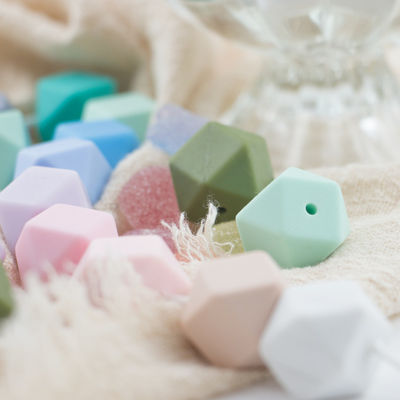 sécurité écologique de perle de dentition de silicone d'hexagone de 17mm masticable pour la dentition de bébé