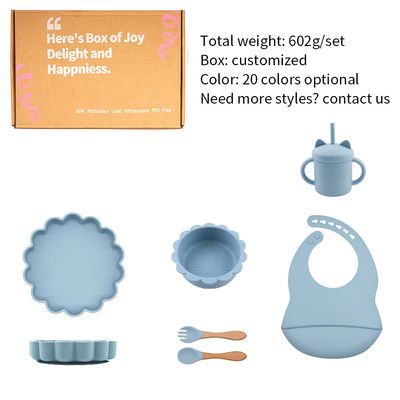 Un ensemble de vaisselle en silicone de style moderne, sans BPA, pour bébé, en silicone, en assiette, tasse, coupe, cuillère, fourchette.