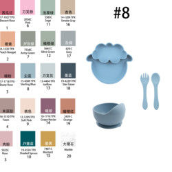Un ensemble de vaisselle en silicone de style moderne, sans BPA, pour bébé, en silicone, en assiette, tasse, coupe, cuillère, fourchette.