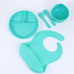 Pantone Couleur personnalisée ensemble de repas en silicone 5 pièces ensemble de sevrage par aspiration en silicone Matériau de qualité alimentaire OEM ODM