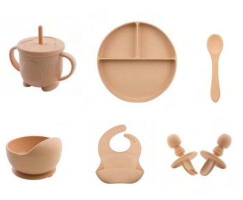 Non toxique silicone nourrissage de bébé ensemble de silicone support de mannequin de silicone biberon et plaque ensemble avec logo personnalisé