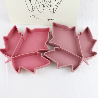 Les plats de silicone d'enfant en bas âge de catégorie comestible, aspiration de forme d'érable ont divisé le plat incassable