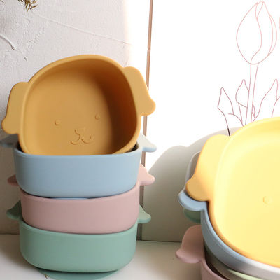 Le silicone d'enfant en bas âge de forme de chien plaque catégorie comestible écologique non toxique