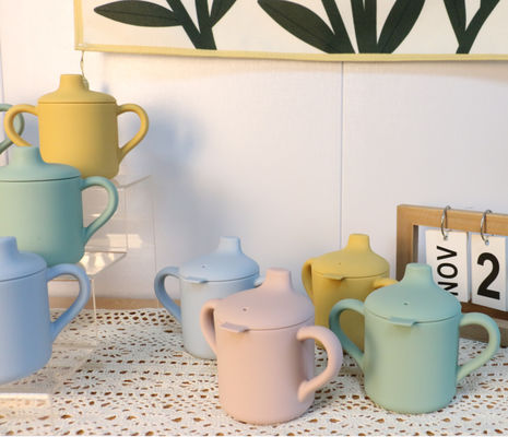 tasses de boissons du silicone 120ml pour l'ODM d'OEM de formation d'enfant en bas âge d'enfants