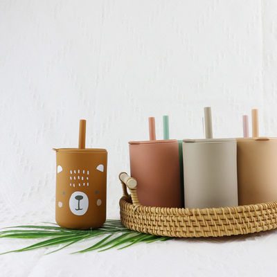 Le rond multiple de tasse d'enfants de silicone de couleur forment la preuve libre de flaque de BPA pour le nourrisson