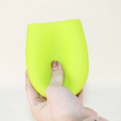 La tasse BPA de l'eau de silicone de couleur de Panton ne libèrent aucune poignée aucun couvercle pour la bière de vin
