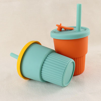 Tasse de café pliante de silicone de camp de voyage 350ml avec Straw Lid