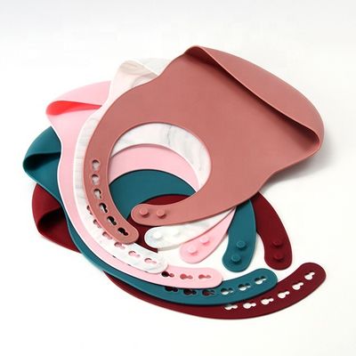 Biens personnalisés de bavoir de bébé de silicone pour l'alimentation d'enfant en bas âge de bébé