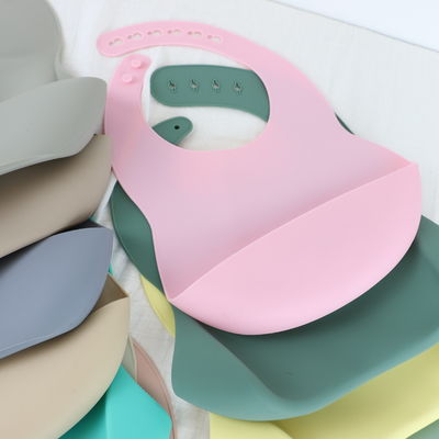 Biens personnalisés de bavoir de bébé de silicone pour l'alimentation d'enfant en bas âge de bébé