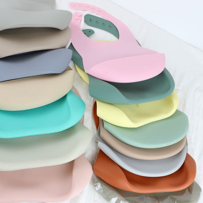 Biens personnalisés de bavoir de bébé de silicone pour l'alimentation d'enfant en bas âge de bébé