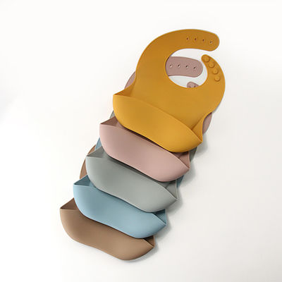 Bavoir personnalisé mou confortable de silicone imperméable pour le bébé buvant manger