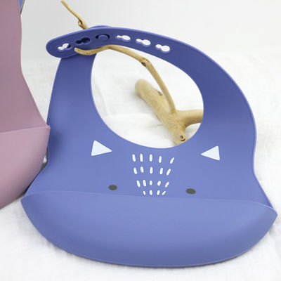 Bavoir imprimé imperméable de silicone d'enfant en bas âge nouveau-né avec le receveur de nourriture non toxique