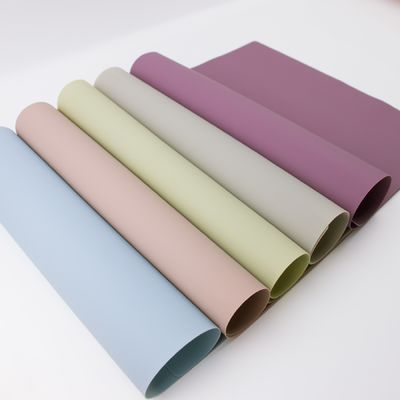 Tapis d'endroit libre de silicone d'enfants de glissement de BPA non coloré avec le tapis adapté aux besoins du client de bureau de tapis de table de logo