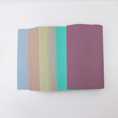 Tapis d'endroit libre de silicone d'enfants de glissement de BPA non coloré avec le tapis adapté aux besoins du client de bureau de tapis de table de logo