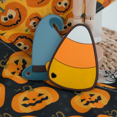Silicone coloré Teether de Halloween avec la forme de bonbons au maïs à chapeau de sorcières
