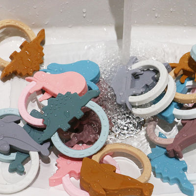 Forme de Teether Toy With Penguin Unicorn Raccoon de bébé de silicone de bande dessinée