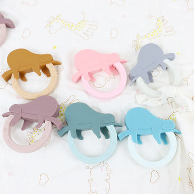 Forme de Teether Toy With Penguin Unicorn Raccoon de bébé de silicone de bande dessinée