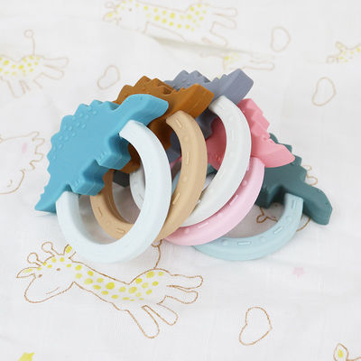 Forme de Teether Toy With Penguin Unicorn Raccoon de bébé de silicone de bande dessinée