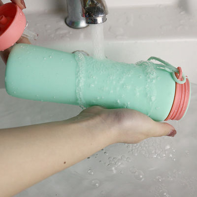 Bouteille d'eau réutilisable de silicone de vert de rose pour l'OEM de voyage de sports en plein air