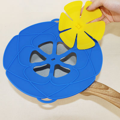 Le double de Pan Lid Cover Reusable With de silicone de catégorie comestible accroche pour la cuisson