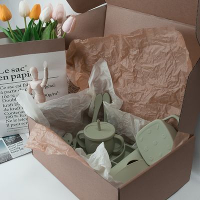 Boîte personnalisée pour les enfants tout-petits en silicone ensemble de vaisselle avec tasse plaque bol cuillère biberon fourchette