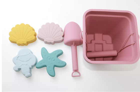 Les jouets adaptés aux besoins du client de silicone de bébé, seau de sable de silicone ont placé avec 6 morceaux