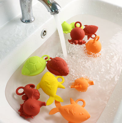 Le silicone en caoutchouc de bébé de couleurs brillantes joue BPA libre pour le flottement de l'eau de bébé