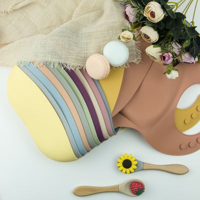Bavoir personnalisé mou libre de silicone de BPA, bavoirs imperméables de receveur de nourriture de silicone