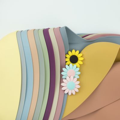Bavoir personnalisé mou libre de silicone de BPA, bavoirs imperméables de receveur de nourriture de silicone