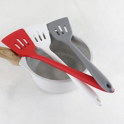 Pelle libre à pot d'ensemble de vaisselle de cuisine de silicone de BPA avec le logo adapté aux besoins du client