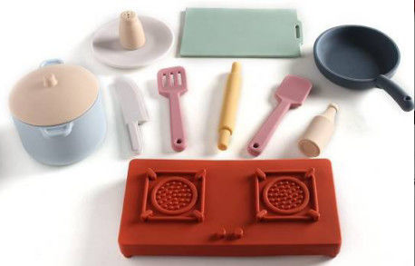 Bébé 2023 de NOUVEAU VENU jouant la catégorie comestible libre de BPA faisant cuire des ensembles de cadeau de jouet de silicone de cuisine